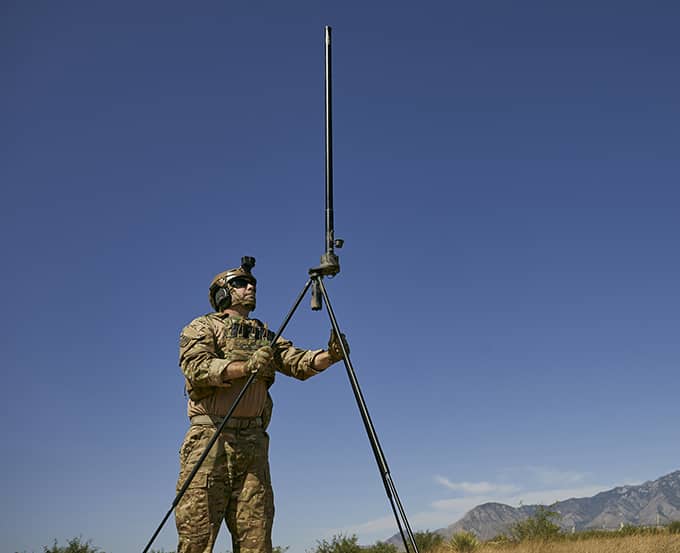 soldier-holding-antenna-etams