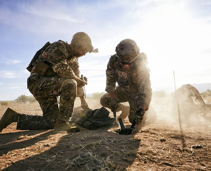 two-soldiers-mounting-etams