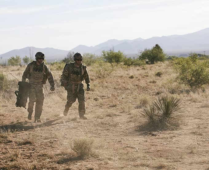two-soldiers-walking-etams